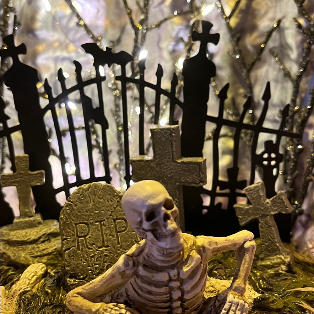 Halloween Light-Up Pumpkin Decoration - Picture 16 of 16
